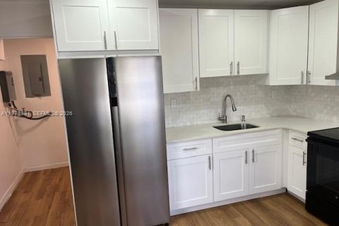 Купить коммерческую недвижимость в Майами, Флорида 168.52м2, № 2046252 - фото 6