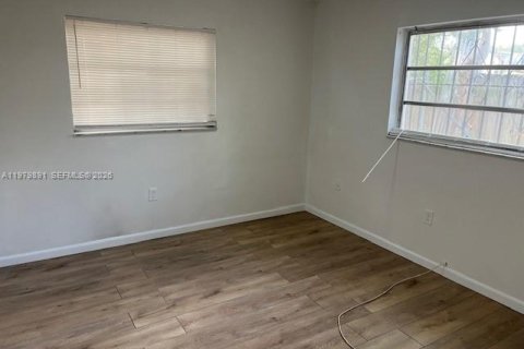 Купить коммерческую недвижимость в Майами, Флорида 168.52м2, № 2046252 - фото 15