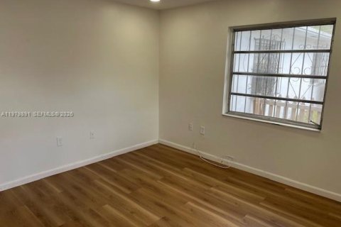 Купить коммерческую недвижимость в Майами, Флорида 168.52м2, № 2046252 - фото 4