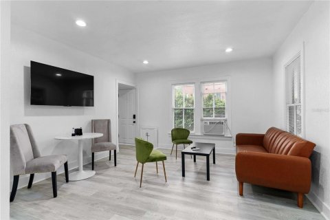 House in Orlando, Florida 1 bedroom, 52.56 sq.m. № 1220402 - photo 4