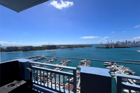 Condo in Miami Beach, Florida, 2 bedrooms  № 2010078 - photo 23