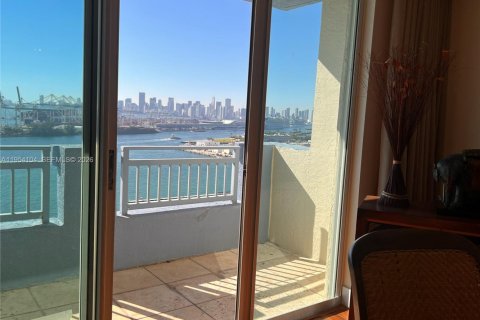 Copropriété à vendre à Miami Beach, Floride: 2 chambres, 101.26 m2 № 2010078 - photo 13