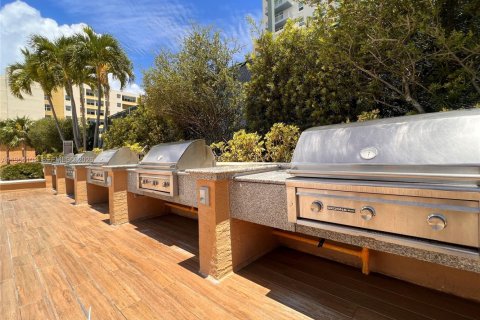 Copropriété à vendre à Miami Beach, Floride: 2 chambres, 101.26 m2 № 2010078 - photo 18