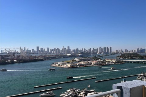 Condo in Miami Beach, Florida, 2 bedrooms  № 2010078 - photo 24