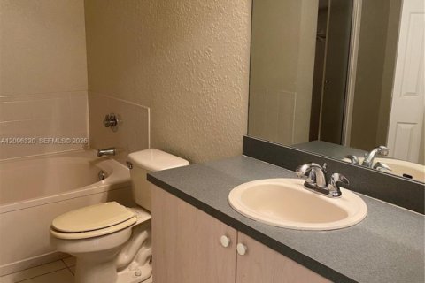 Touwnhouse à louer à North Lauderdale, Floride: 3 chambres, 137.5 m2 № 2390162 - photo 7