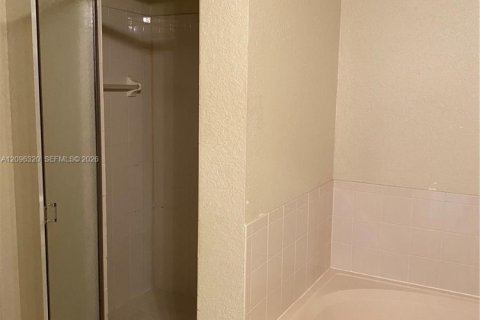 Touwnhouse à louer à North Lauderdale, Floride: 3 chambres, 137.5 m2 № 2390162 - photo 8