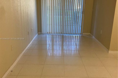 Touwnhouse à louer à North Lauderdale, Floride: 3 chambres, 137.5 m2 № 2390162 - photo 9