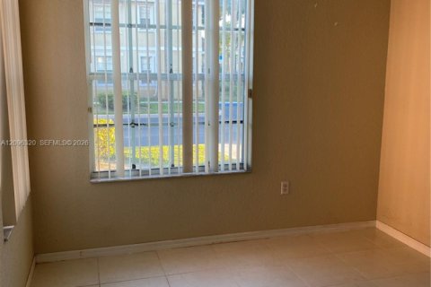 Touwnhouse à louer à North Lauderdale, Floride: 3 chambres, 137.5 m2 № 2390162 - photo 10
