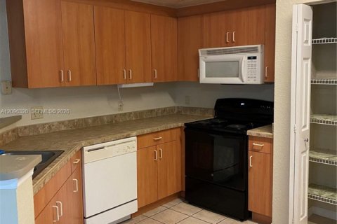 Touwnhouse à louer à North Lauderdale, Floride: 3 chambres, 137.5 m2 № 2390162 - photo 3