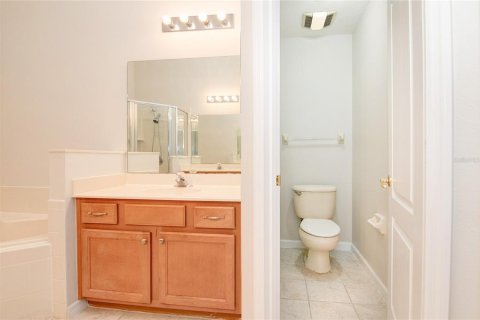 House in Orlando, Florida 4 bedrooms, 180.42 sq.m. № 1796017 - photo 12
