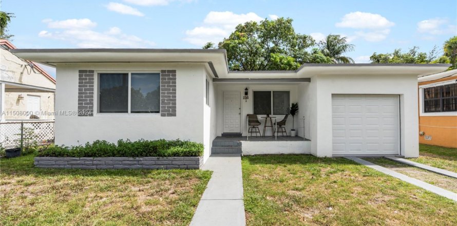 House in Miami, Florida 2 bedrooms, 88.16 sq.m. № 1811117