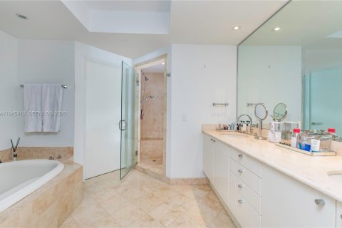 Condo in Key Biscayne, Florida, 4 bedrooms  № 2002718 - photo 12