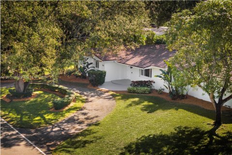 House in Pinecrest, Florida 4 bedrooms, 223.24 sq.m. № 1953694 - photo 4