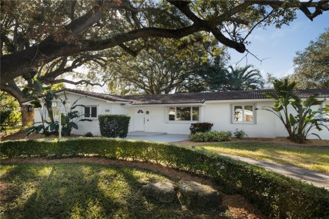 House in Pinecrest, Florida 4 bedrooms, 223.24 sq.m. № 1953694 - photo 2