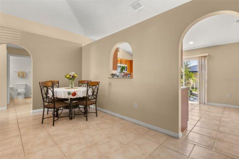 House in Kissimmee, Florida 3 bedrooms, 123.75 sq.m. № 2313229 - photo 8
