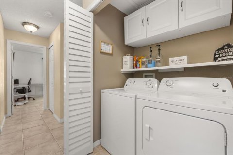 House in Kissimmee, Florida 3 bedrooms, 123.75 sq.m. № 2313229 - photo 16