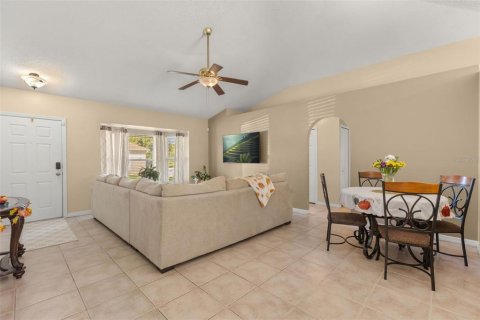 House in Kissimmee, Florida 3 bedrooms, 123.75 sq.m. № 2313229 - photo 3
