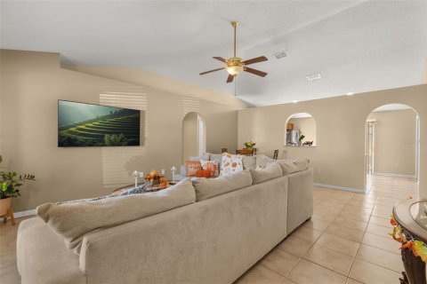House in Kissimmee, Florida 3 bedrooms, 123.75 sq.m. № 2313229 - photo 4