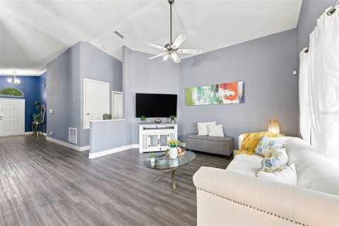 House in Davenport, Florida 4 bedrooms, 155.33 sq.m. № 2337379 - photo 5