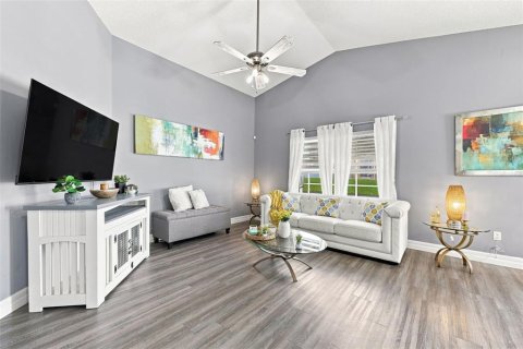 House in Davenport, Florida 4 bedrooms, 155.33 sq.m. № 2337379 - photo 4