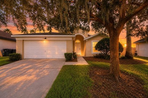 House in Davenport, Florida 4 bedrooms, 155.33 sq.m. № 2337379