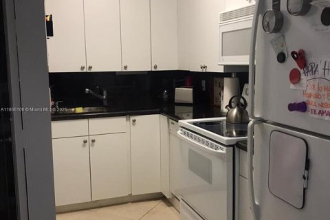 Купить кондоминиум в Майами-Бич, Флорида 1 спальня, 60.85м2, № 1957905 - фото 2