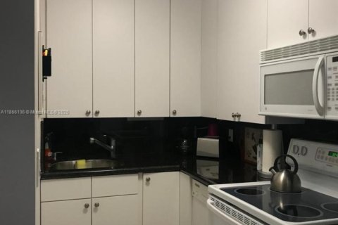 Купить кондоминиум в Майами-Бич, Флорида 1 спальня, 60.85м2, № 1957905 - фото 4