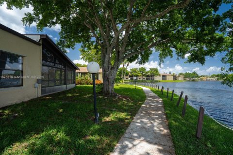 Casa en venta en Hollywood, Florida, 2 dormitorios, 139.35 m2 № 1794543 - foto 2