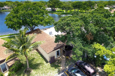 Casa en venta en Hollywood, Florida, 2 dormitorios, 139.35 m2 № 1794543 - foto 1