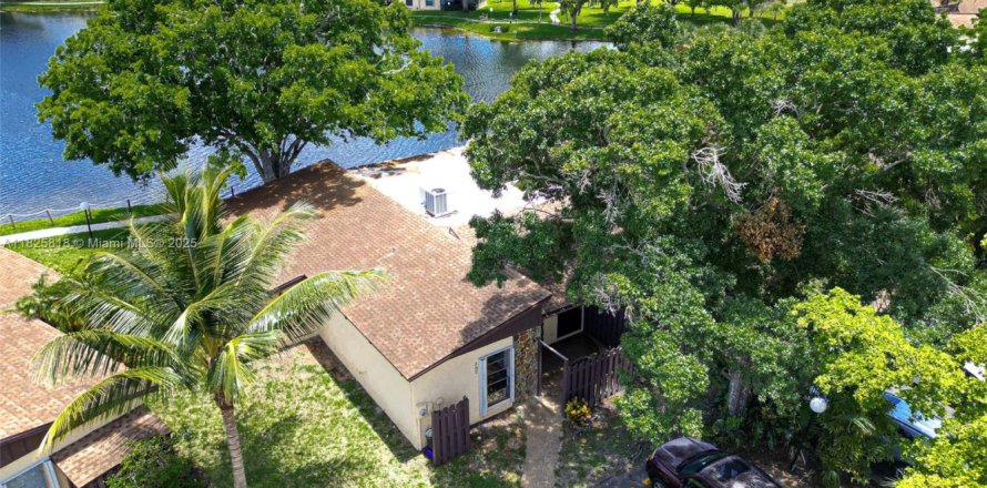 Casa en Hollywood, Florida 2 dormitorios, 139.35 m2 № 1794543
