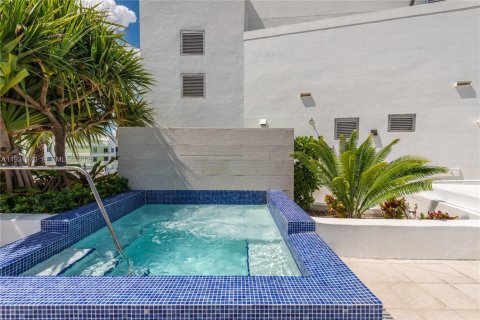 Condominio en alquiler en Miami, Florida, 3 dormitorios, 136.57 m2 № 1991067 - foto 29