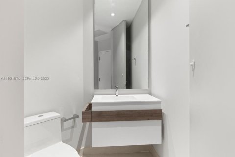 Condominio en alquiler en Miami, Florida, 3 dormitorios, 136.57 m2 № 1991067 - foto 15