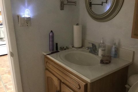 Condo in New Smyrna Beach, Florida, 2 bedrooms  № 1812966 - photo 22
