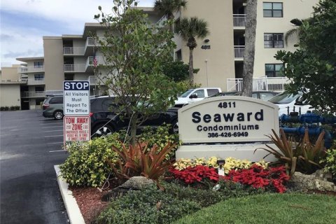 Condo in New Smyrna Beach, Florida, 2 bedrooms  № 1812966 - photo 16