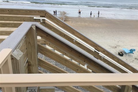 Condo in New Smyrna Beach, Florida, 2 bedrooms  № 1812966 - photo 11