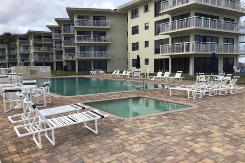 Condo in New Smyrna Beach, Florida, 2 bedrooms  № 1812966 - photo 12