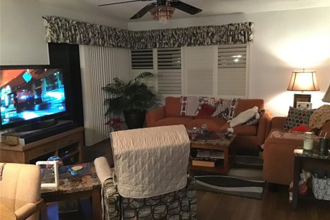 Condo in New Smyrna Beach, Florida, 2 bedrooms  № 1812966 - photo 17