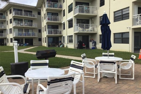 Condo in New Smyrna Beach, Florida, 2 bedrooms  № 1812966 - photo 14