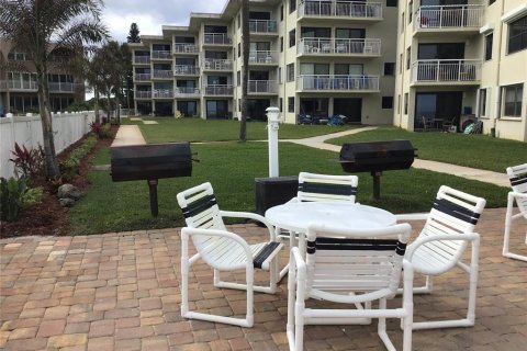 Condo in New Smyrna Beach, Florida, 2 bedrooms  № 1812966 - photo 13