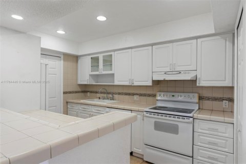 Condominio en venta en Miami, Florida, 2 dormitorios, 114.73 m2 № 1985429 - foto 11