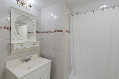 Condominio en venta en Miami, Florida, 2 dormitorios, 114.73 m2 № 1985429 - foto 19