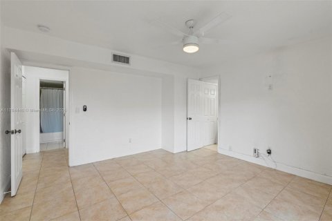 Condominio en venta en Miami, Florida, 2 dormitorios, 114.73 m2 № 1985429 - foto 14