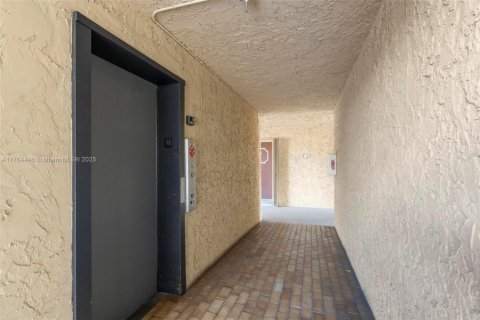 Condominio en venta en Miami, Florida, 2 dormitorios, 114.73 m2 № 1985429 - foto 4