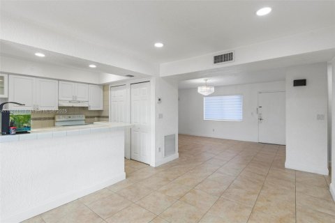 Condominio en venta en Miami, Florida, 2 dormitorios, 114.73 m2 № 1985429 - foto 9