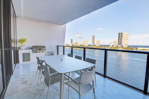 Condominio en alquiler en Aventura, Florida, 3 dormitorios, 267.28 m2 № 1953491 - foto 16