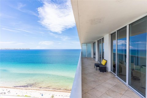 Condominio en alquiler en Hallandale Beach, Florida, 2 dormitorios, 135.45 m2 № 1959057 - foto 5