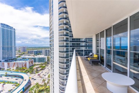 Condominio en alquiler en Hallandale Beach, Florida, 2 dormitorios, 135.45 m2 № 1959057 - foto 6
