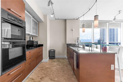 Condominio en alquiler en Hallandale Beach, Florida, 2 dormitorios, 135.45 m2 № 1959057 - foto 16