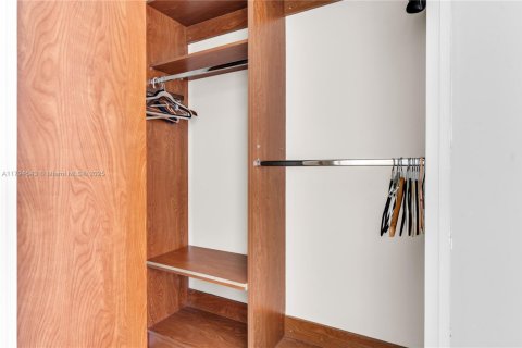 Condominio en alquiler en Hallandale Beach, Florida, 2 dormitorios, 135.45 m2 № 1959057 - foto 24