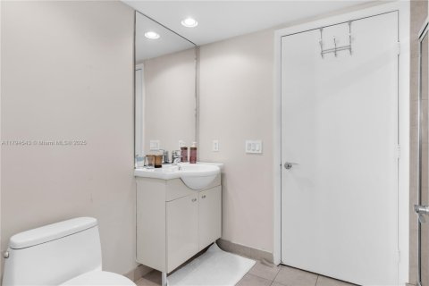 Condominio en alquiler en Hallandale Beach, Florida, 2 dormitorios, 135.45 m2 № 1959057 - foto 25